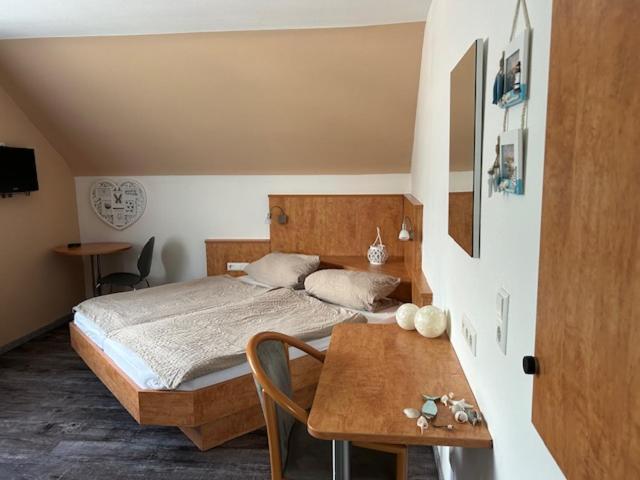Erdmannshoehle Hasel Im Suedschwarzwald Hotel Luaran gambar